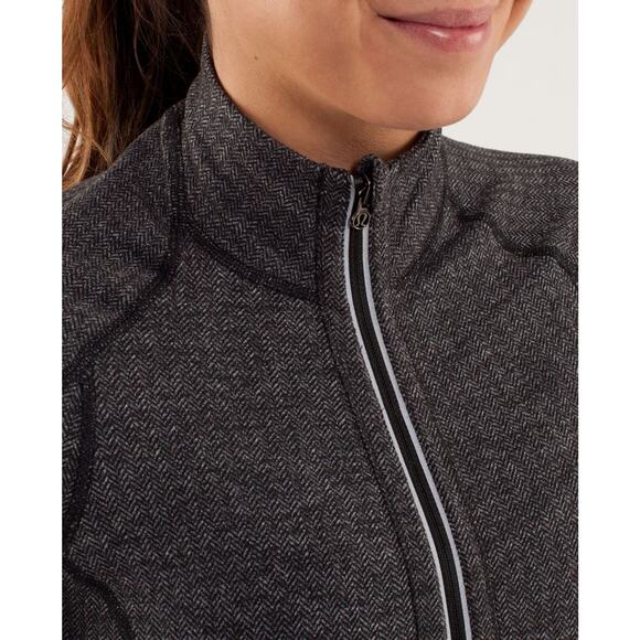 Lululemon Run: U-Turn Pullover Jacket in Herringbone Gray and Black 1/4 Zip - Picture 11 of 11